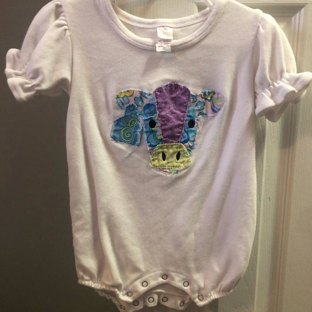 Monogrammed “E” cow bubble!